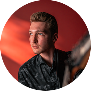 Gitarre<br>Gesang<br>Bass